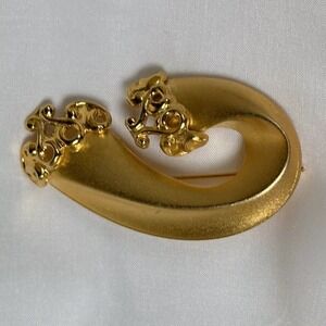 1980s 1990s Chunky Wave Swirl Crest Pin Brooch Gold Tone